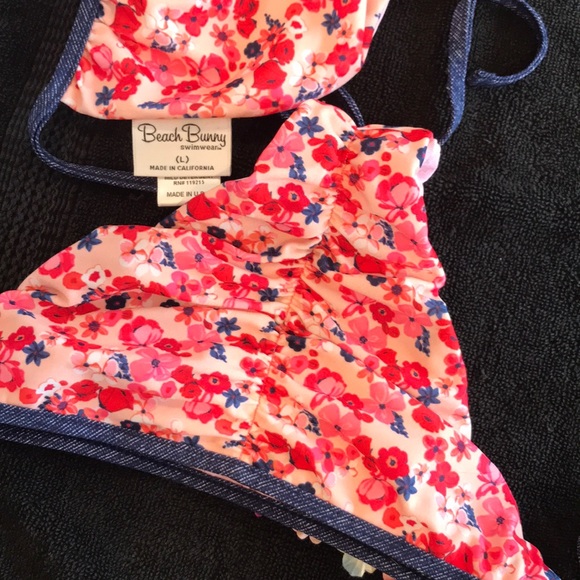 Beach Bunny Lay Your Love On Me - Picture 5 of 5